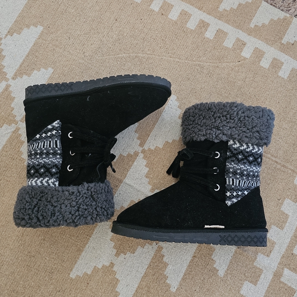🖤Muk Luks Melba Faux Fur Lined Laced Up Booties Cozy Black & Gray